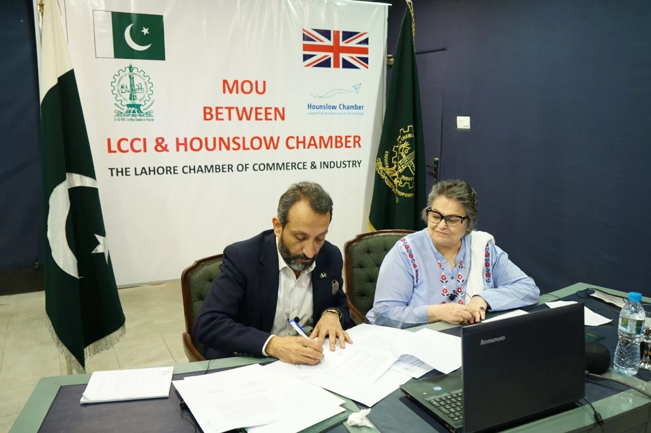 LCCI, HCCI-UK ink MoU to boost cooperation for improving trade, economic activities between Pakistan, UK